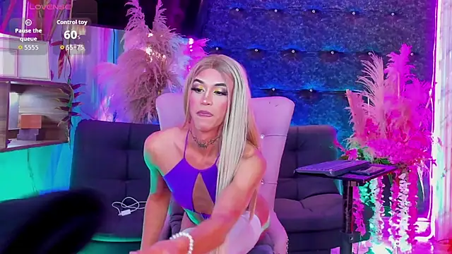 Queens_Wonders_Blonders' Webcam Show