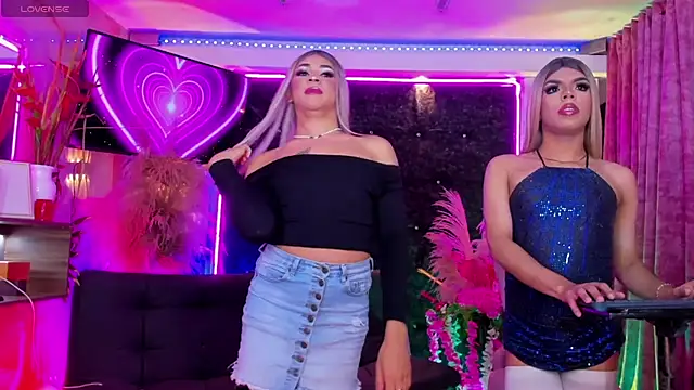 Queens_Wonders_Blonders Pertunjukan Webcam