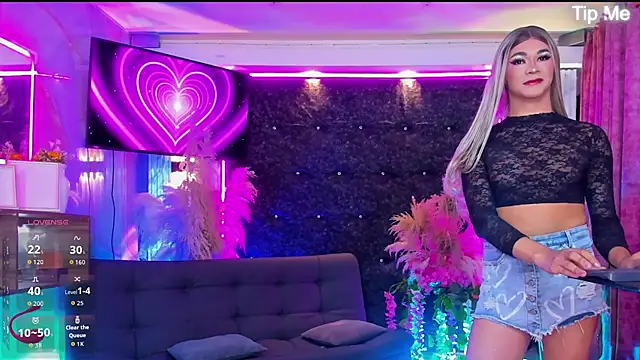 Queens_Wonders_Blonders Adlı Modelin Web Kamerası Şovu
