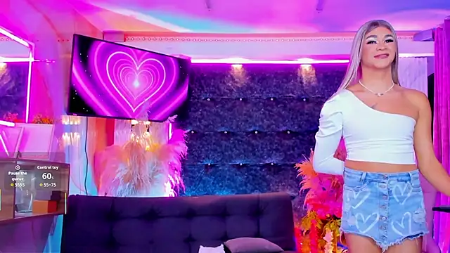 Queens_Wonders_Blonders webcam show