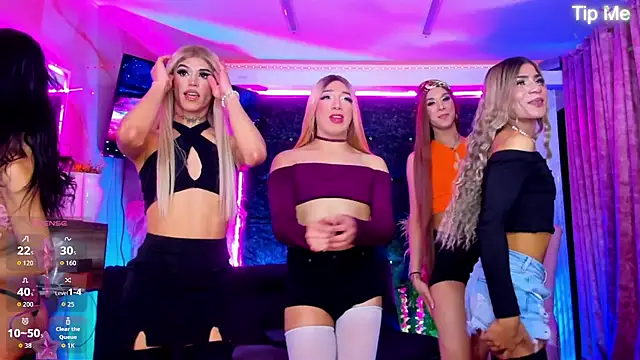 Queens_Wonders_Blondersn Webbikameraesitys