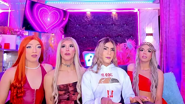 Pertunjukan Kamera Web Queens_Wonders_Blonders