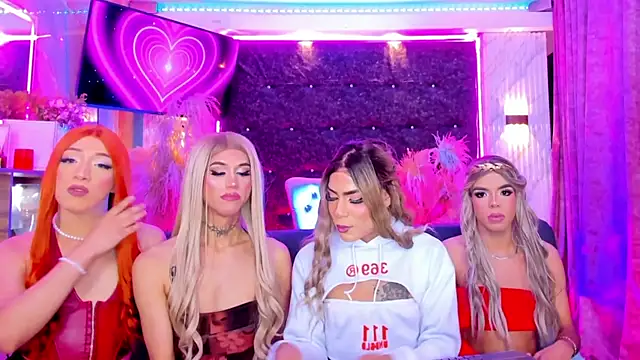 Show modela Queens_Wonders_Blonders na web-kameri