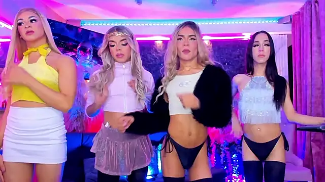 Queens_Wonders_Blonders' Webcam Show