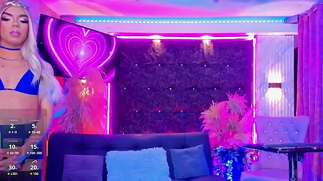 Queens_Wonders_Blonders' Webcam Show