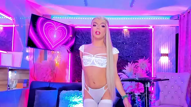 Queens_Wonders_Blondersn Webbikameraesitys