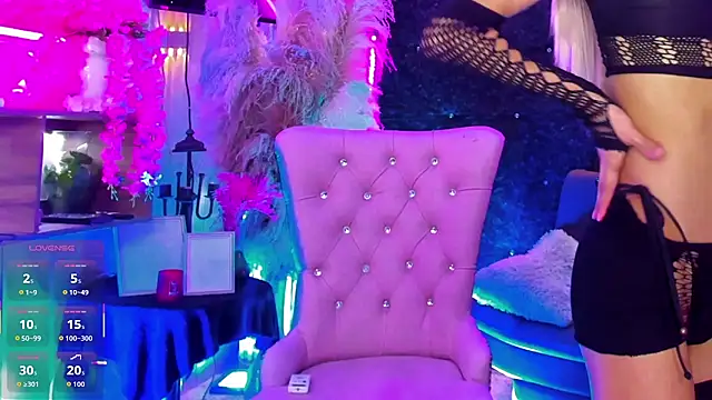 Queens_Wonders_Blonders' Webcam Show