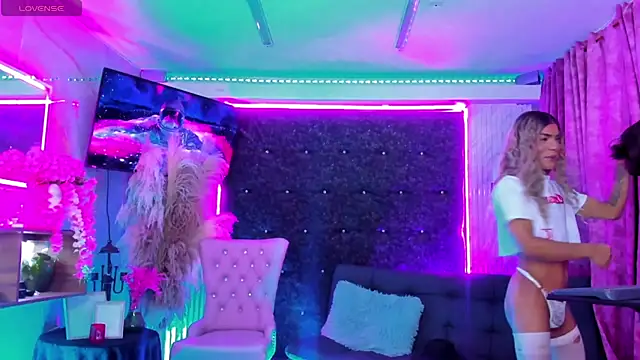 Queens_Wonders_Blonders – webcam-show
