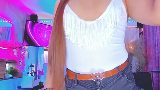Queens_Wonders_Blondersn Webbikameraesitys