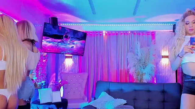Queens_Wonders_Blonders Шоу с уебкамера