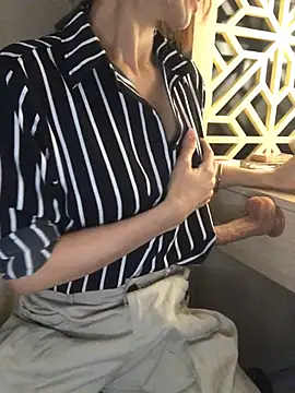 Writhing_First Chat XXX in diretta