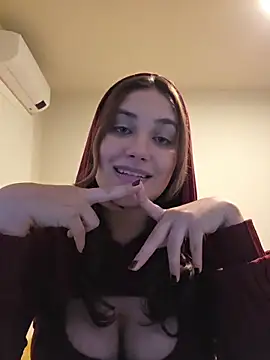 צ'אט XXX בשידור חי של MiaRides19