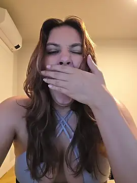MiaRides19's Live XXX Chat