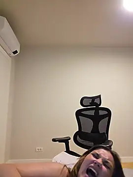 MiaRides19 XXX чат на живо