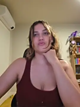 MiaRides19 Adlı Modelin Canlı XXX Sohbeti