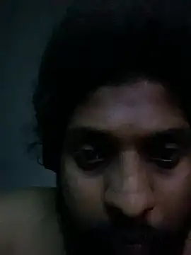 tamilcuckooz: διαδικτυακό σόου στην κάμερα