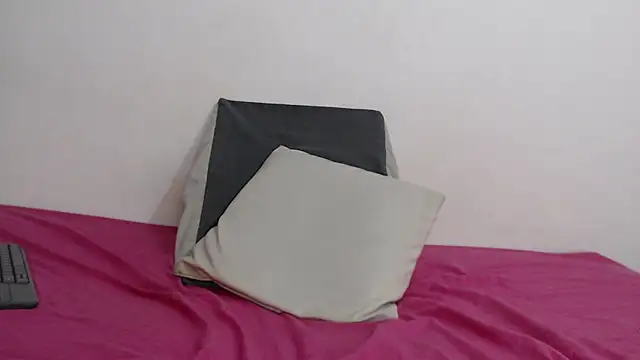 غرفة دردشة Nikki__uwu المباشرة