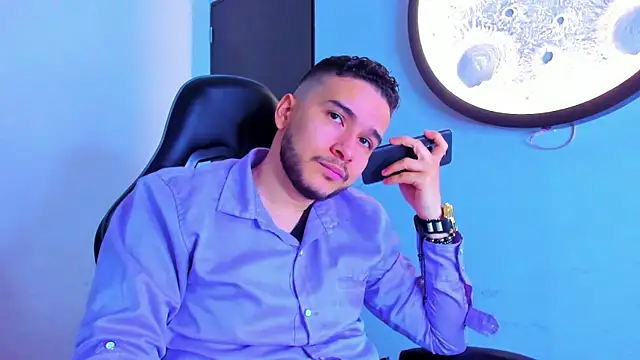 mike_257 Show Webcam