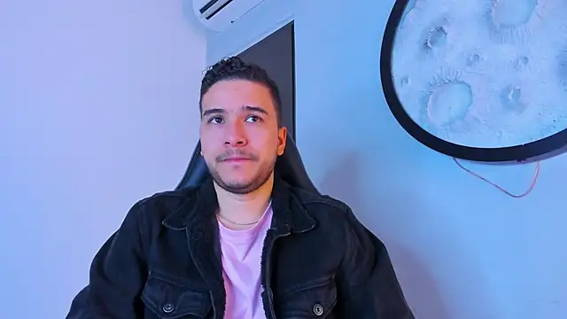 mike_257 webkamerás műsora