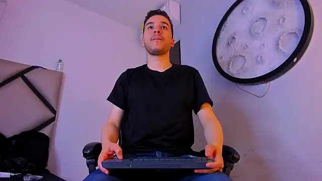 mike_257 Adlı Modelin Web Kamerası Şovu