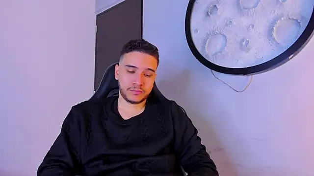 mike_257 Show Webcam