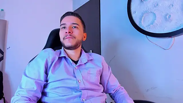 Show modela mike_257 na web-kameri