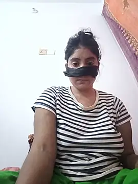 Hot_Angle: διαδικτυακό σόου στην κάμερα