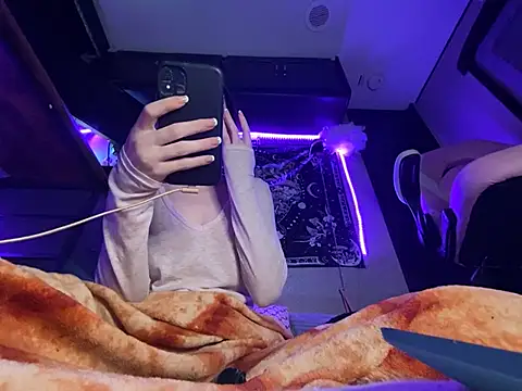 Lilactease's Webcam Show