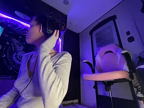 Lilactease's Webcam Show