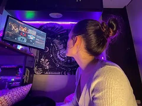 Lilactease webkamerás műsora