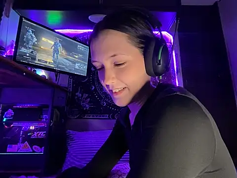 Lilactease Show in webcam