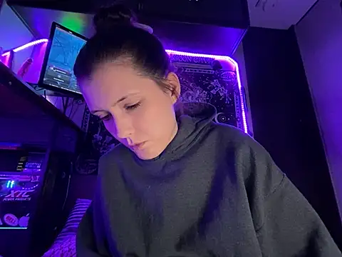 Lilactease Adlı Modelin Web Kamerası Şovu