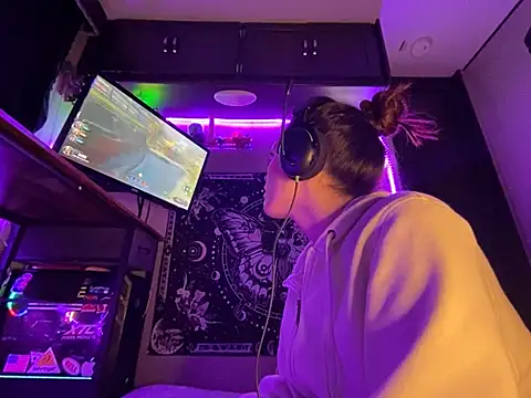 Lilactease's Webcam Show