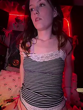 Lilactease webkamerás műsora