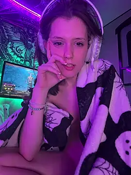 Lilactease's Webcam Show