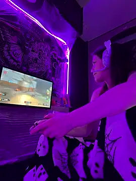 Lilactease's Webcam Show