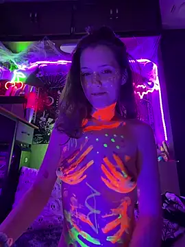 Lilactease: διαδικτυακό σόου στην κάμερα