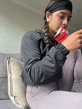 violeta365 Adlı Modelin Canlı XXX Sohbeti