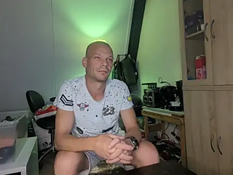 Show modela Kinky_Play1 na web-kameri