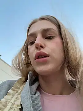 kira_mian Webbikameraesitys