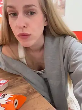 kira_mia's Webcam Show