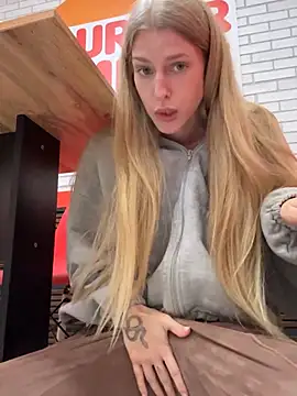 kira_mia's Webcam Show