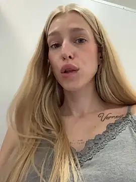 kira_mia Webcamshow