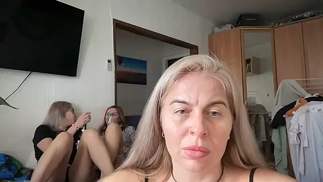 Show modela Lisorine na web-kameri