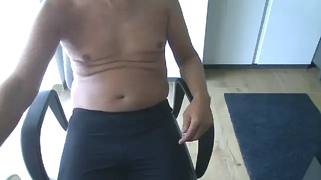 nudekerschi_m ওয়েবক্যাম শো