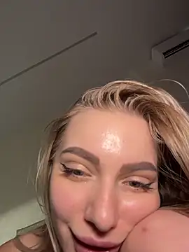 HugeBoobsAlice ওয়েবক্যাম শো
