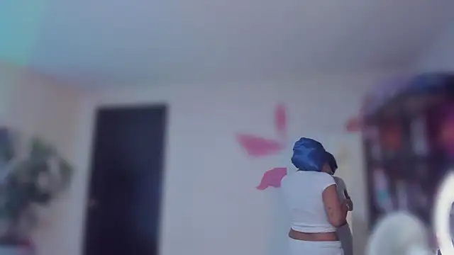 YariRose: διαδικτυακό σόου στην κάμερα