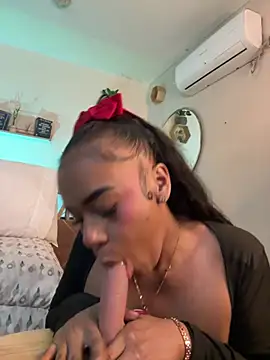 YariRose Webcamshow
