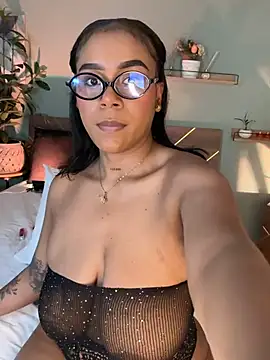 XXX chat uživo modela YariRose