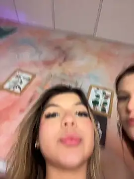 CheekyPeachXXX 웹캠 쇼